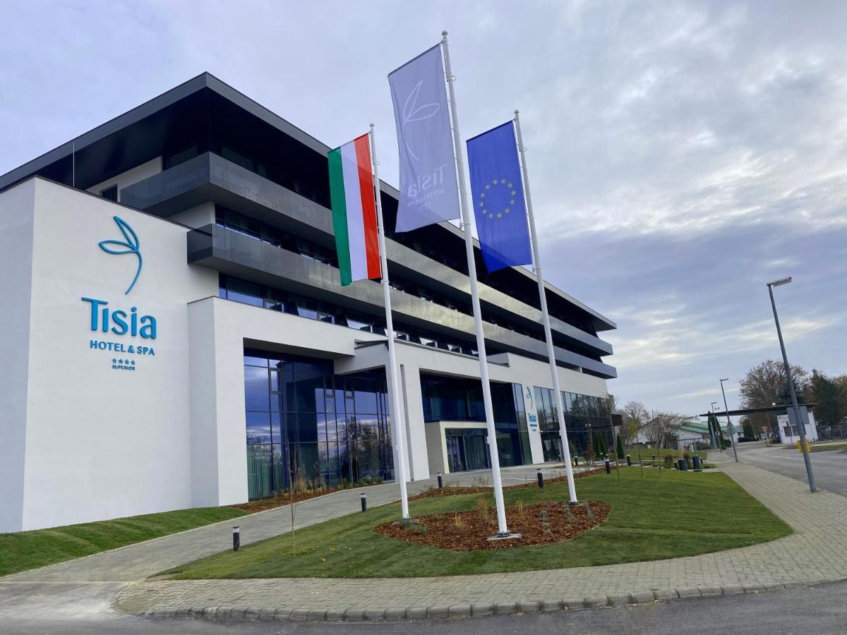 Tisia Hotel & Spa Tiszaujvaros Exterior photo