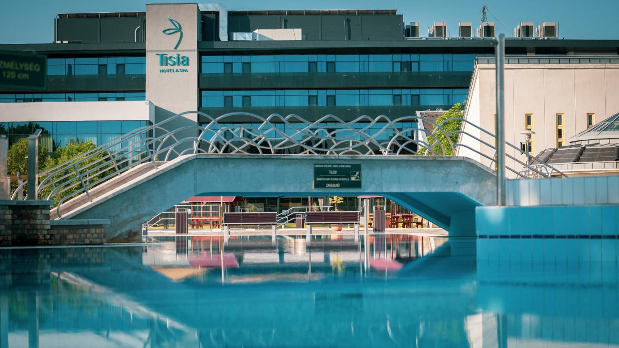 Tisia Hotel & Spa Tiszaujvaros Exterior photo