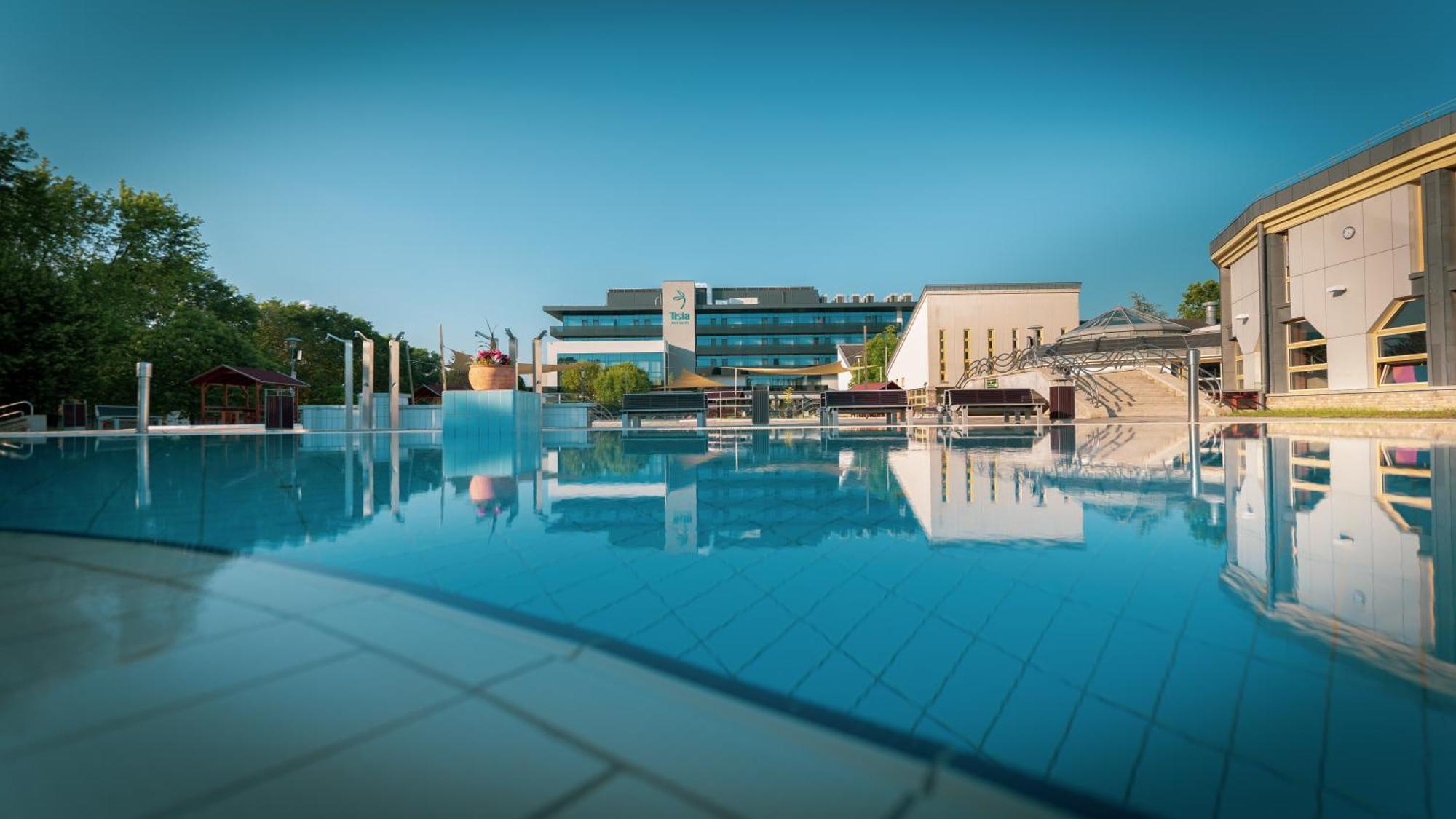 Tisia Hotel & Spa Tiszaujvaros Exterior photo