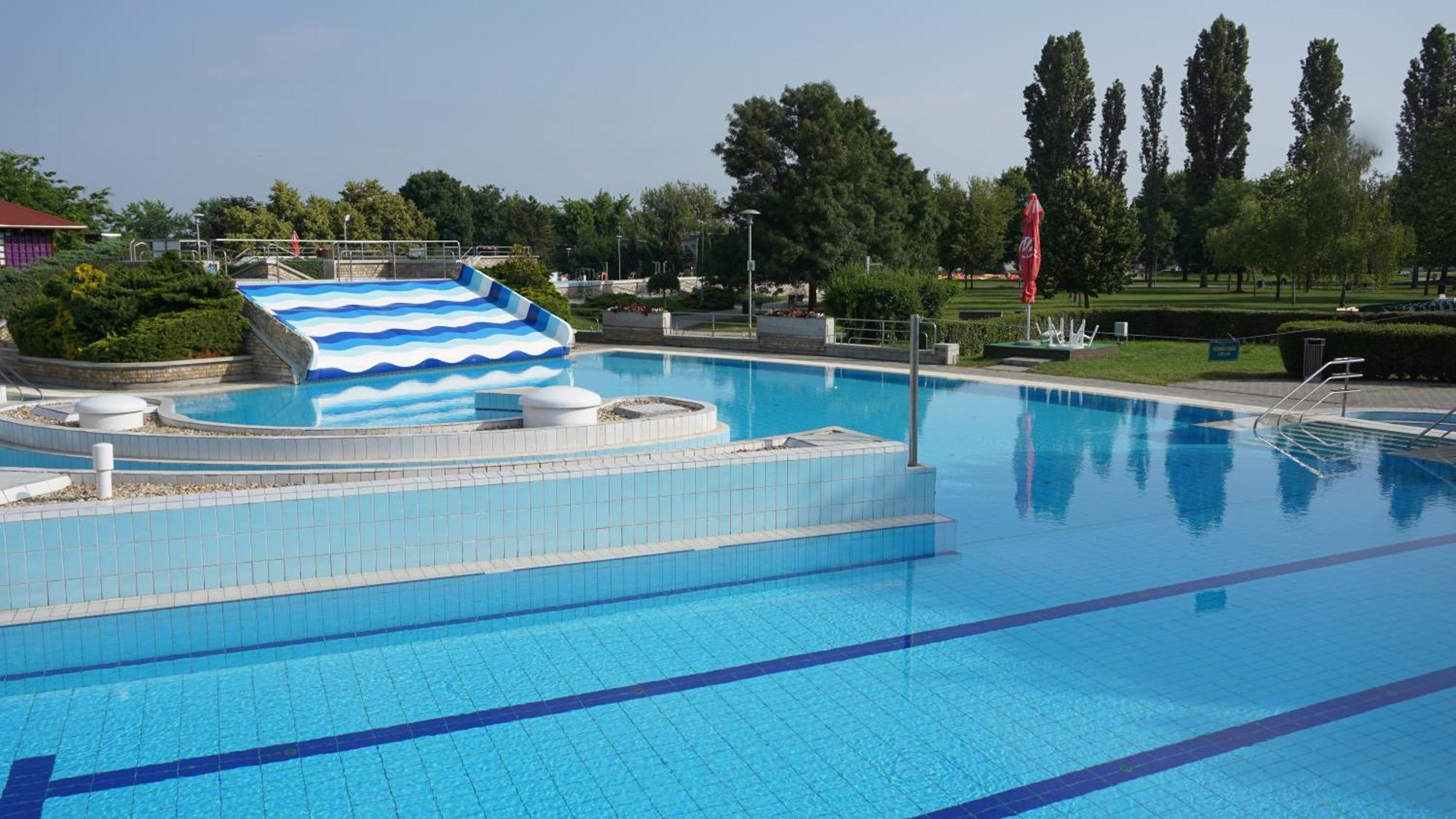 Tisia Hotel & Spa Tiszaujvaros Exterior photo
