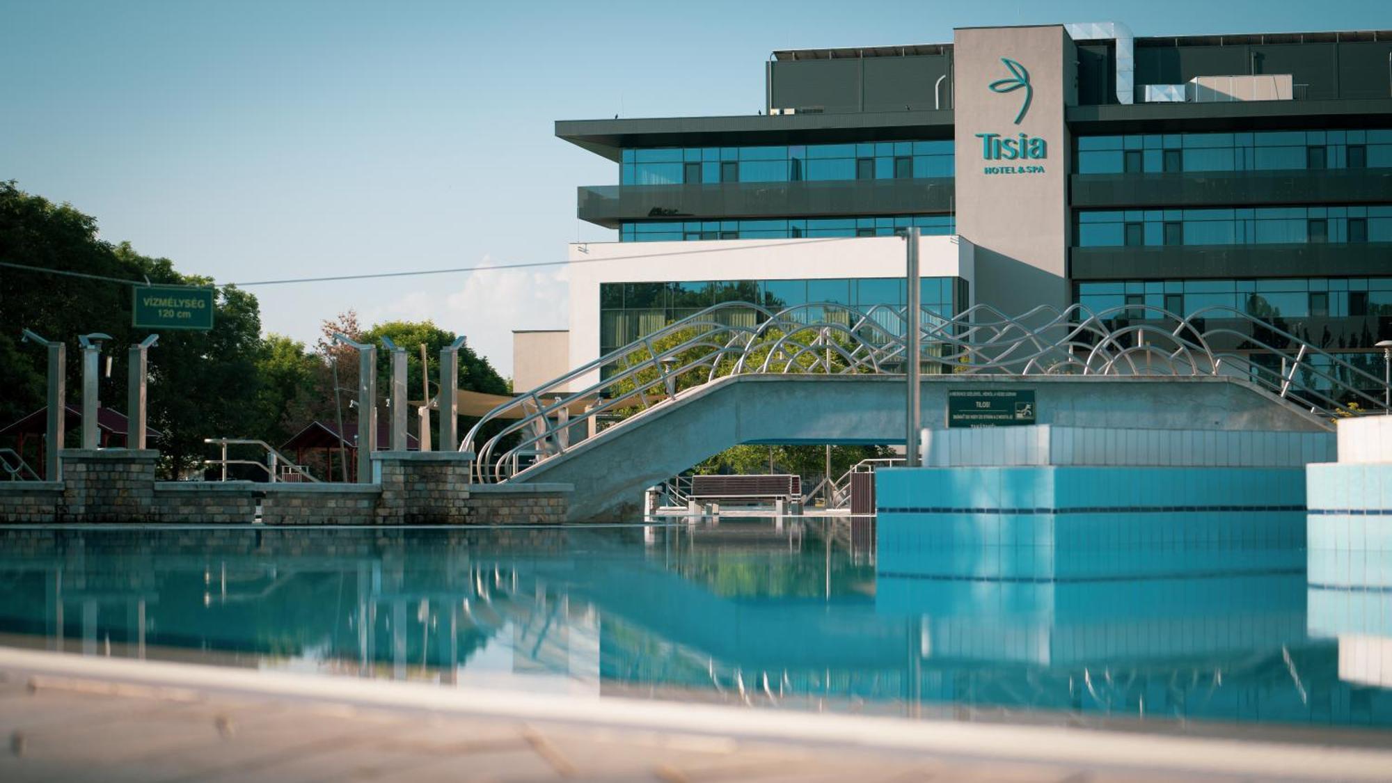 Tisia Hotel & Spa Tiszaujvaros Exterior photo